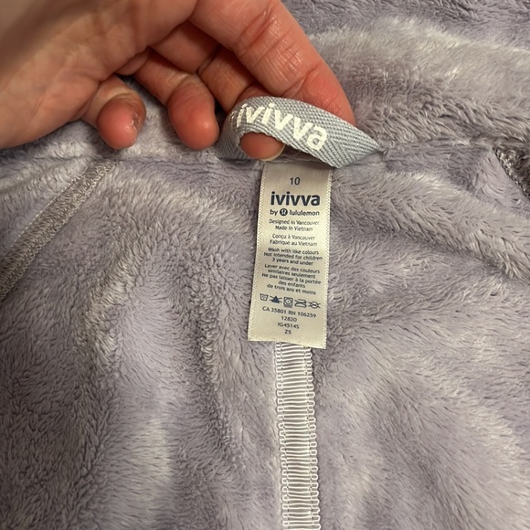 Ivivva by lululemon girls jacket, thick material fleece lined, grey/lavender, 10 - Picture 8 of 11